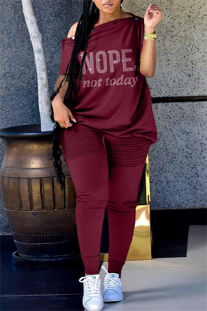 Burgundy Fashion Casual Letter Hot Drilling Split Joint Oblique Collar Short Sleeve Two Pieces
Burgundy Fashion Casual Letter Hot Drilling Split Joint Oblique Collar Short Sleeve Two Pieces