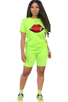 Fluorescerande grönt Mode Casual vuxen fru tryck tvådelade kostymer Läpptryck rakt kort ärm två delar