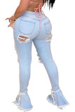 Calça jeans azul claro com botão e manga alta patchwork buraco sólido calças velhas cortadas em baixo