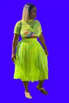 Fluorescerande grön Sexig mode asymmetrisk Fluorescerande crop top Solid tvådelad kostym Draperad veckad kjol