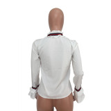 Blusas e camisas brancas com gola Peter Pan e manga comprida com babados