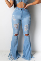 Голубые джинсовые брюки с застежкой-молнией средней длины и сплошными дырками с кисточками