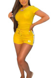 Желтые модные повседневные костюмы из двух предметов для взрослых, мэм, с буквенным принтом, прямые, с коротким рукавом, из двух предметов