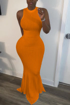 オレンジ色のセクシーなノースリーブホルターネックマーメイドフロアレングスソリッドドレス
