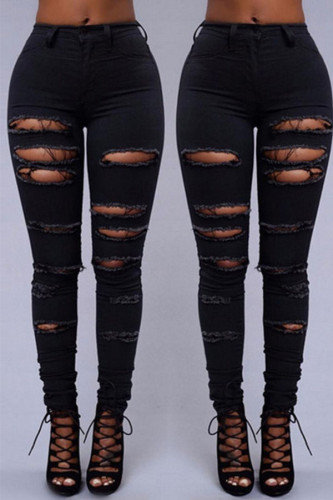 Черная джинсовая ткань с рваными дырками