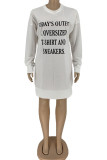 Witte mode-straat volwassen letter letter O-hals mini-jurk met lange mouwen en lange mouwen