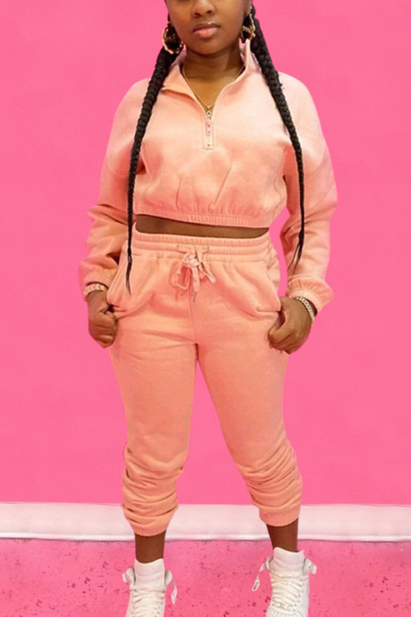 Pinkfarbener Sportswear-Zweiteiler mit festem Kordelzug und Reißverschlusskragen, langen Ärmeln und regulären Ärmeln
