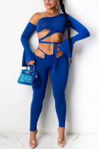 Blaue sexy Spandex-Twill-Satin-einteilige, durchbohrte, ausgehöhlte Hose, einschultrige, lange Ärmel, ausgestellte Ärmel, kurze Zweiteile