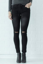 Calça jeans skinny de cintura alta rasgada e preta