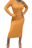 Vestido de manga larga a media pantorrilla de manga larga con cuello oblicuo sólido de fibra de acetato para adultos a la moda dorada