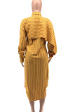 Желтая элегантная полосатая верхняя одежда с отложным воротником