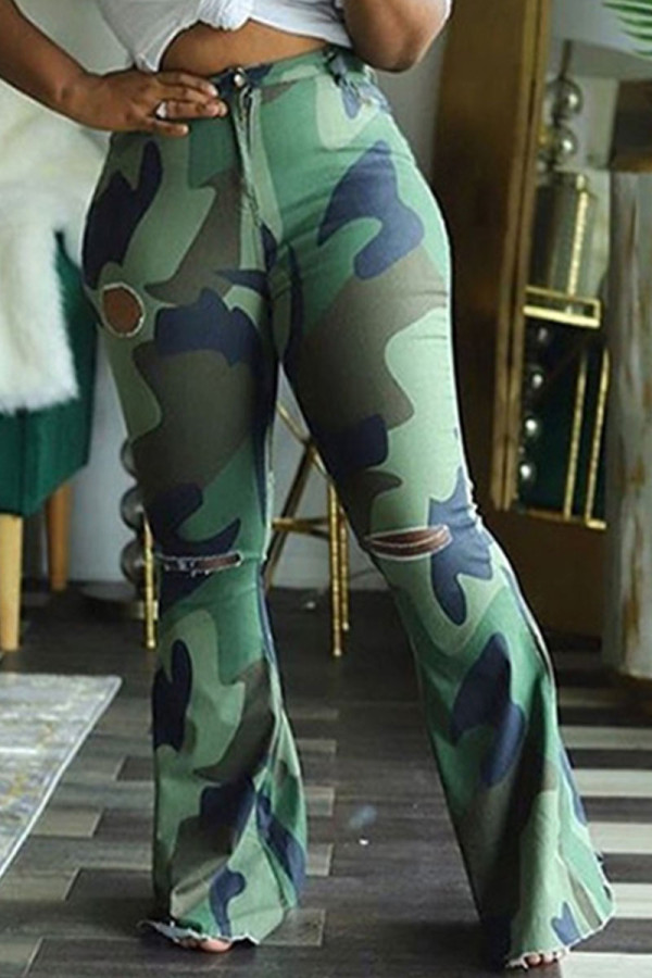 Pantalones rectos con pliegues rasgados y estampado de camuflaje sexy verde militar