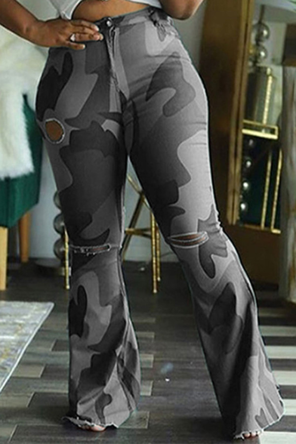 Grijze, sexy, rechte broek met camouflageprint en gescheurde vouwen