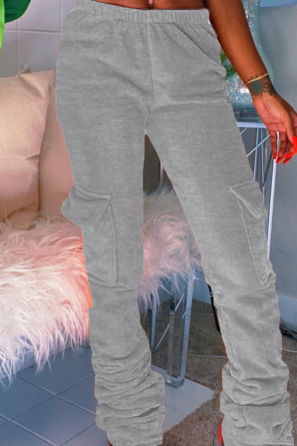 Pantalones grises con corte de bota y pliegues sólidos diarios