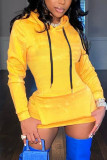 Robes Mini jupe crayon jaune décontractée à col à capuche et manches longues