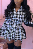 Zwart-witte mode-casual patchwork-print patchwork turndown-kraag mini-jurk met lange mouwen en print