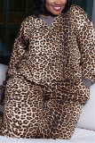 Conjunto com estampa de leopardo moda casual estampa básica decote em tamanho grande
