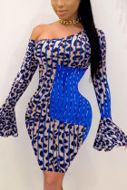 Blaue sexy Leoparden-Kleider mit schrägem Kragen und A-Linie