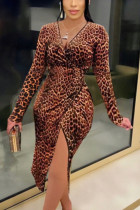 Vestidos castanhos estilo britânico leopardo com fenda e decote em V