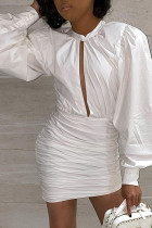 Weiße, sexy, solide Falten-O-Ausschnitt-Kleider mit Wickelrock
