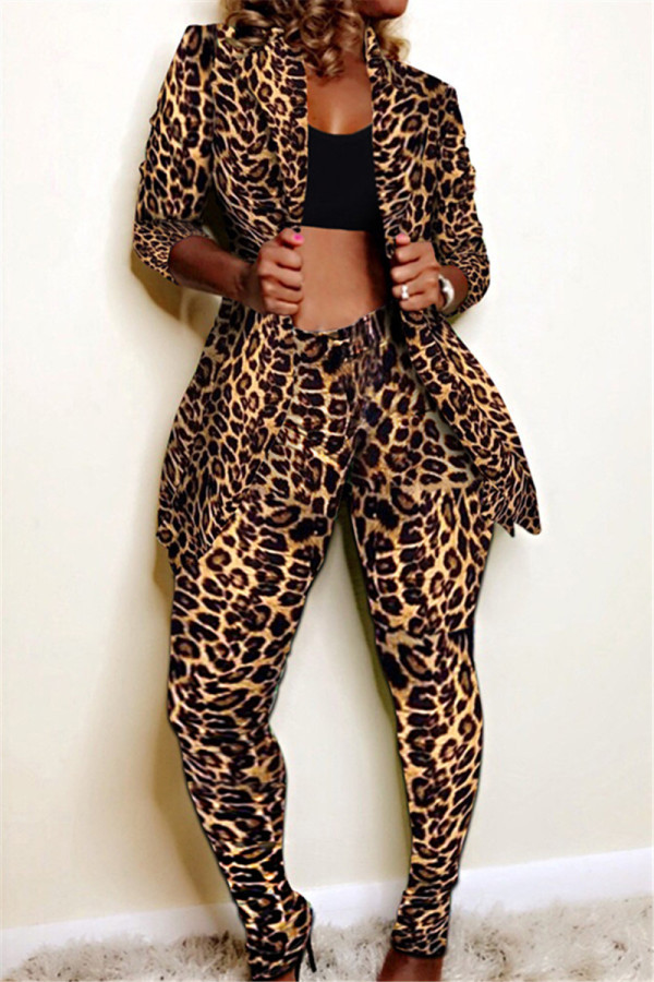 Costume deux pièces à manches longues imprimé léopard