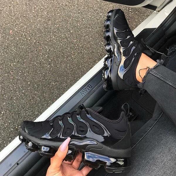 

Black Casual Sportswear Solid Color Breathable Air Cushion Running Shoe