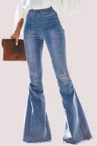 Jeans Sky Blue Street com rasgos e cintura alta com corte de bota