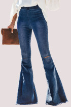 Calça jeans reta rasgada cintura alta azul médio com corte de bota