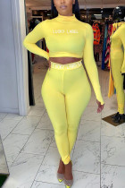 Желтая сексуальная лоскутная водолазка с буквенным принтом и длинными рукавами, две части