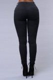 Jeans regular preto com botões rasgados e cintura alta