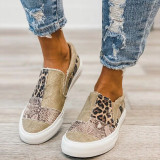 Zapatos grises con puerta redondeada de patchwork callejero de moda