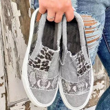 Zapatos grises con puerta redondeada de patchwork callejero de moda