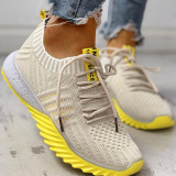 Zapatos deportivos cómodos de retazos de ropa deportiva beige beige