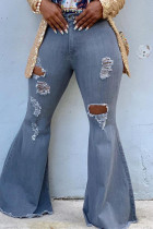 Calça jeans cinza fashion casual rasgada e cintura média com corte de bota