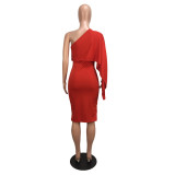 Vestido vermelho sexy fora do ombro, sem mangas, gola de um ombro, vestido slim, meia panturrilha, vestidos de clube