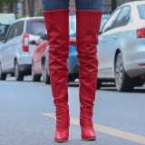 Stivali alti a spillo con punta a punta in tinta unita rossa