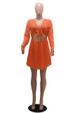 オレンジ色のファッションカジュアルソリッドくり抜かれたVネック長袖ドレス