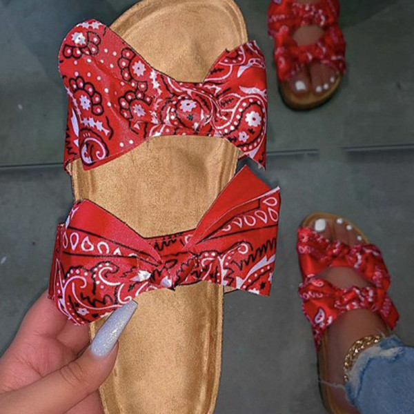 Casual rosso con scarpe comode rotonde con fiocco