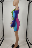 Djupblått mode sexigt lapptäcke Designad med urholkad rem Asymmetrisk långärmad klänning med o-hals