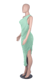 Seegrünes, lässiges, einfarbiges, ärmelloses Kleid mit hoher Öffnung und einer Schulter