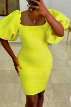 Gelbes, sexy, lässiges, solides Basic-Kleid mit quadratischem Kragen und kurzen Ärmeln