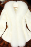 Белое модное тонкое однотонное пальто с воротником из искусственного меха