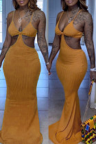Gelbes Mode-reizvolles festes ausgehöhltes rückenfreies V-Ausschnitt-Riemen-Kleid