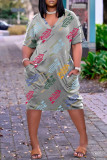 Серое модное повседневное базовое платье с коротким рукавом и v-образным вырезом с принтом