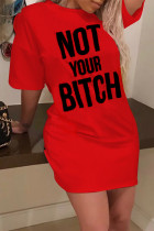 Vestido de camiseta con cuello en O básico con estampado de letras informales de moda roja Vestidos