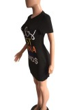 Schwarzes, modisches, lässiges, kurzärmliges Kleid mit einfachem O-Ausschnitt und Buchstabendruck