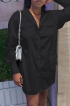 Schwarzes, modisches, lässiges Hemdkleid mit fester Tasche und Umlegekragen
