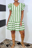 Grönt mode Casual randigt tryck Basic V-ringad kortärmad klänning