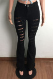 Calça jeans preta fashion casual rasgada de cintura alta com corte de bota