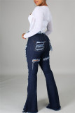 Calça jeans azul bebê moda casual rasgada cintura alta com corte de bota